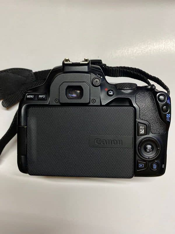 Canon 9/10 CONDITION (250D Body with 18-55mm) 2