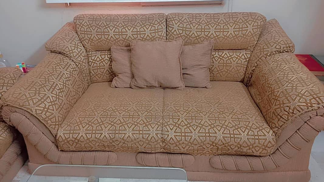 Slightly used sofa set for sale in Karachi - 6 seater sofa 6