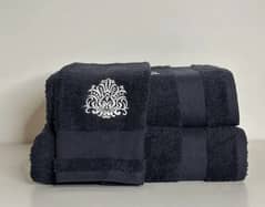 Embroidered towel set