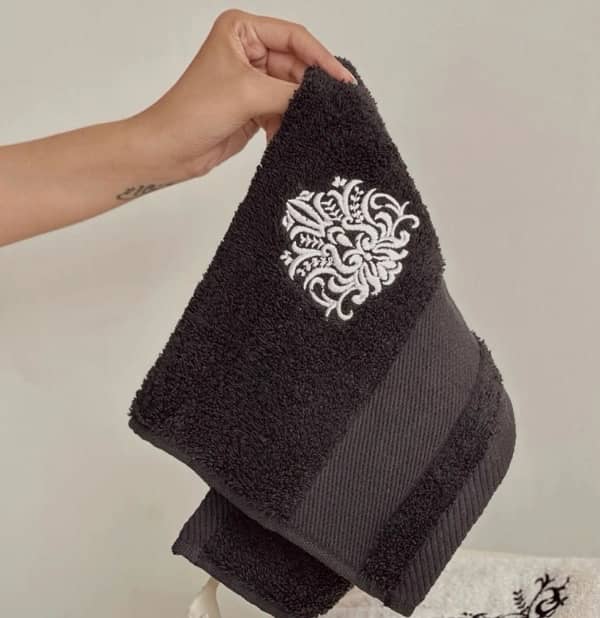 Embroidered towel set 5