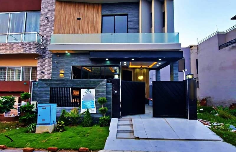 5 Marla luxury House Available For RENT In DHA 9 town Lahore 9