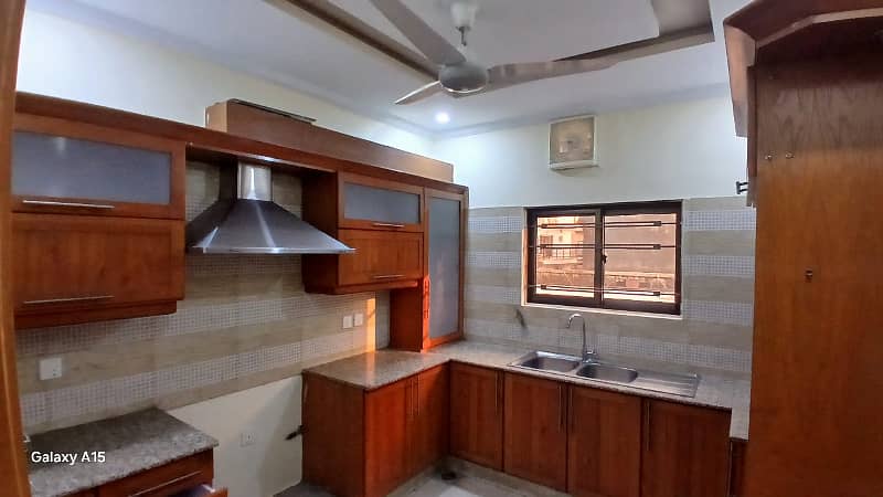 Upper portion of rent in phase 2 gulriaz near car chuk bahria town Rawalpindi 0