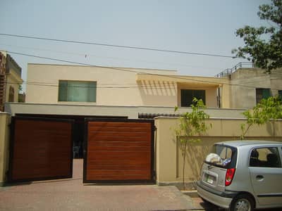 Female Assistant Accountant