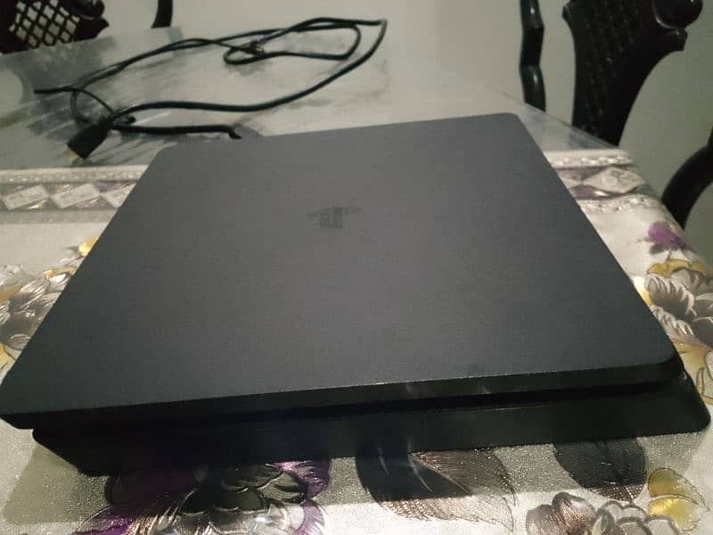 PS4 slim 500 gb with box 1