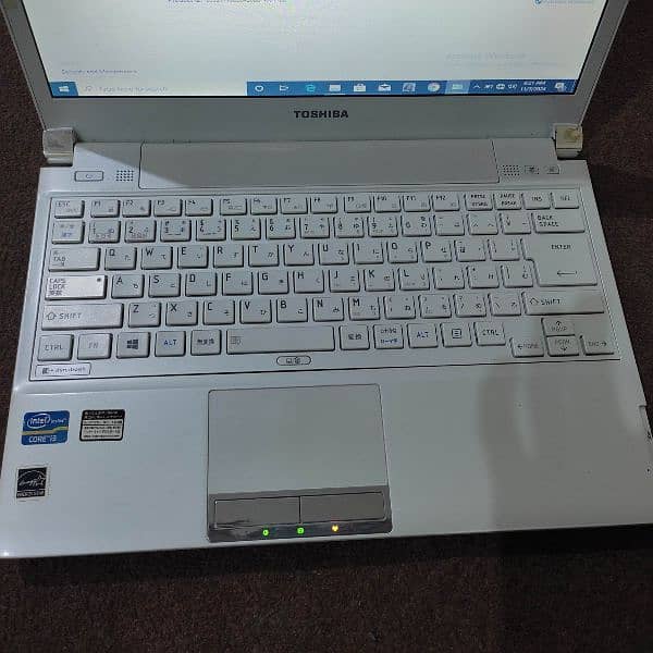 Toshiba Cor i3 laptop 2