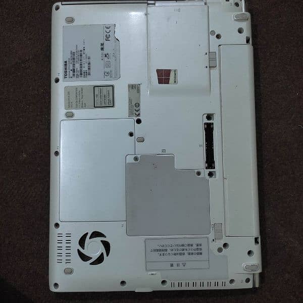 Toshiba Cor i3 laptop 4