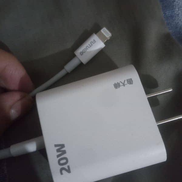 iphone condition 10 by 10 all okay & Original Charger 4