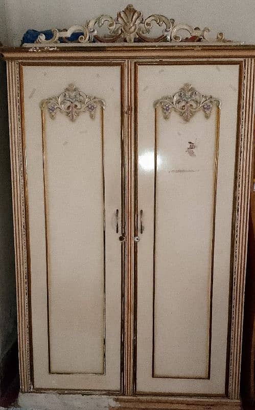 used deco bedroom set   serious buyer contact us 4