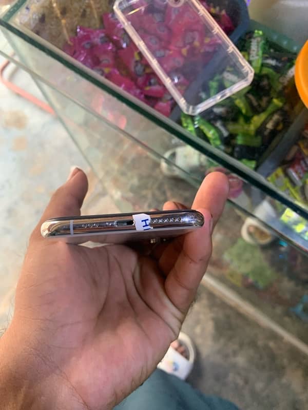 apple iPhone XS 64gb jv 5