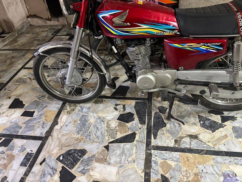 I am selling Honda 125 All ok ha Koi kam ni hona Wala saaf condition 0