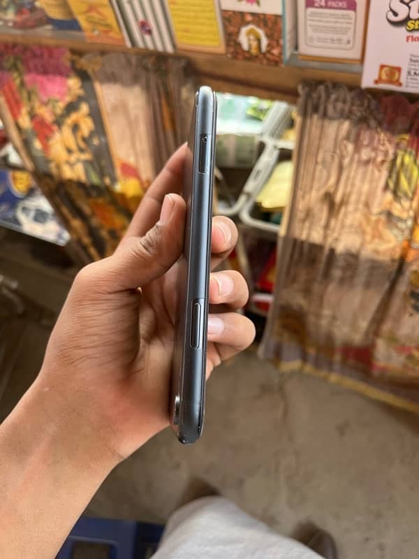 iphone xr black 4