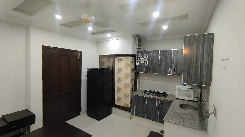 2 BEDROOM FULLY LUXURY FURNISH IDEAL LOCATION EXCELLENT FLAT FOR RENT IN SECTOR C BAHRIA TOWN LAHORE 4