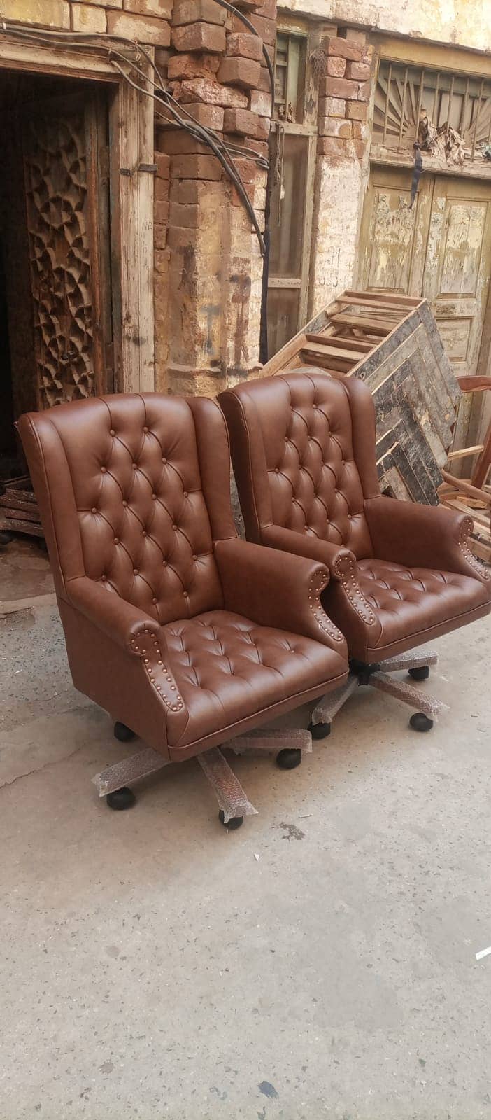 Boss chairs/revolving chair/leather chair/Ceo chair/Iron chair 0