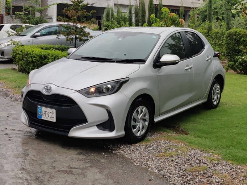 Toyota Yaris 2020 X safety 3 4