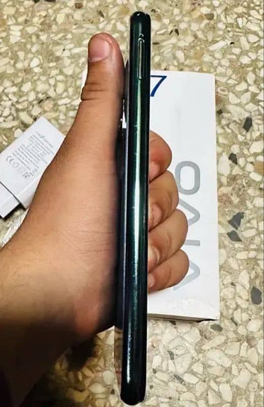 vivo y17 fingerprint (8/256) gb lush condition 5