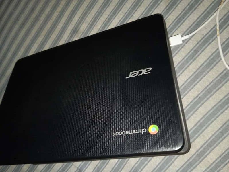 a Chrome book in a good condition . . . . which is very usefull 1