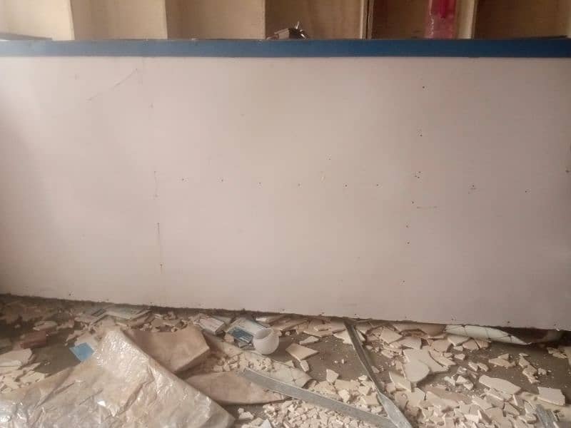 almari  counter and mirror door condition 10 by 7 used condition 5