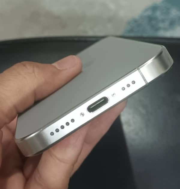 Iphone 15 Pro Natural Titanium 4