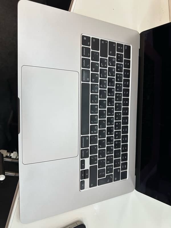 MacBook Air M2 15” inches 4