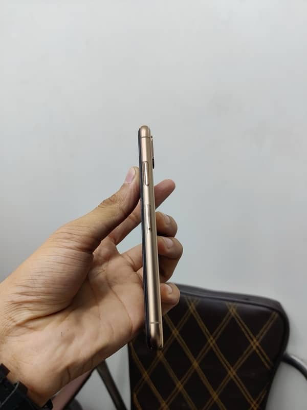 iPhone Xs ( Dual Sim PTA Approved ) 5