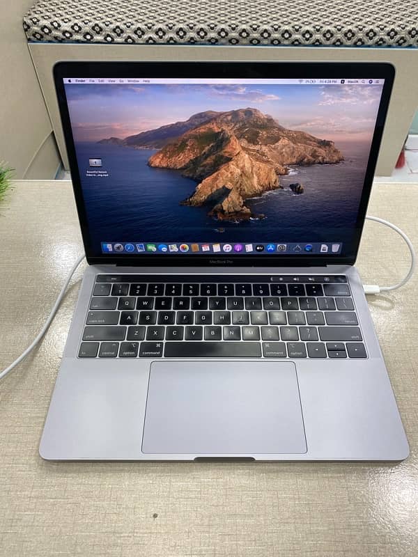 Apple MacBook Pro i7 8th gen 2018 touchbar 1