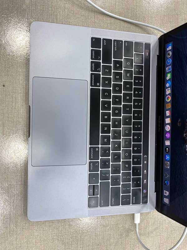 Apple MacBook Pro i7 8th gen 2018 touchbar 3