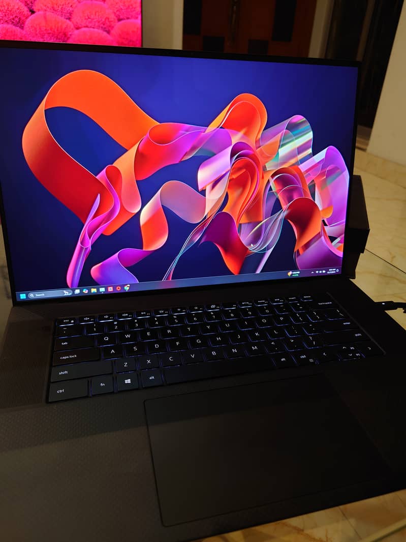 Dell XPS 17 (9700) 10th gen i7, 32GB ram, 6GB Nvidia 2060 GPU 0