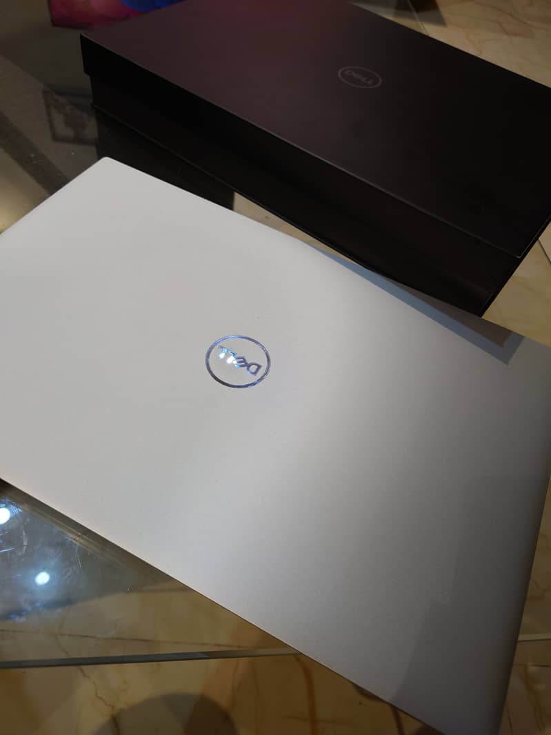 Dell XPS 17 (9700) 10th gen i7, 32GB ram, 6GB Nvidia 2060 GPU 3