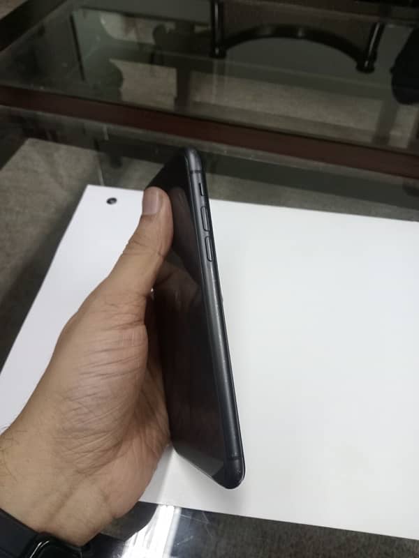 Iphone 11 64 GB Non PTA 2