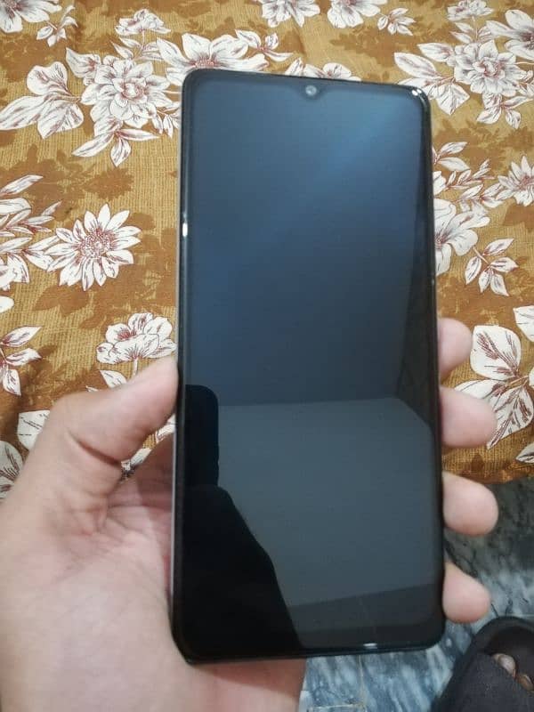 Samsung a42 5g non/pta bahir ka ha 10/10 condition ha blkl new ha. 3