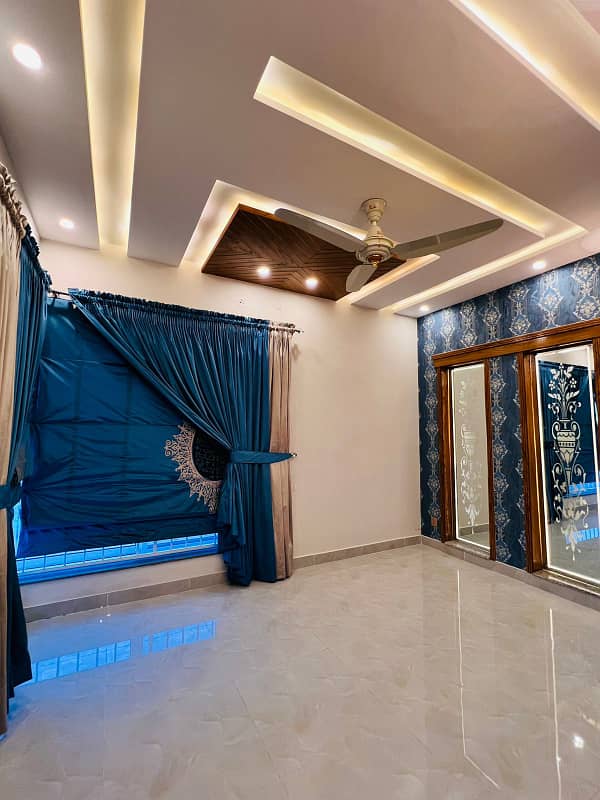 5 MARLA SAB SY SASTA LUXURY BRAND NEW HOUSE FOR SALE DEVELPER NEEDY 6