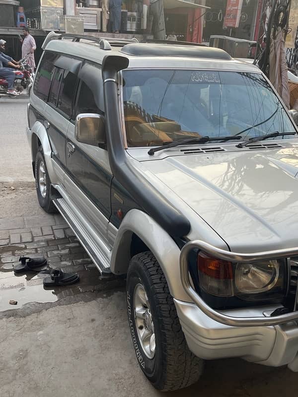 Mitsubishi Pajero 1994 13