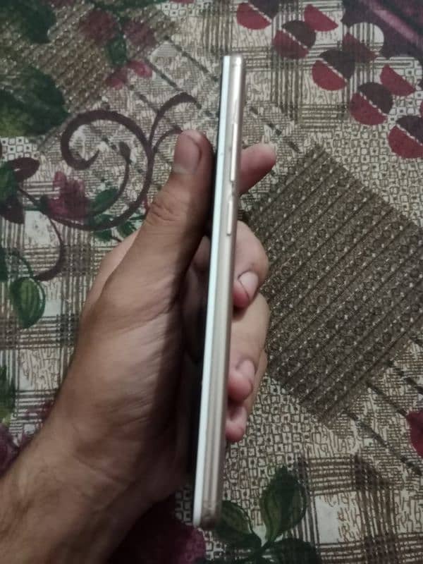 vivo y71 with box 4