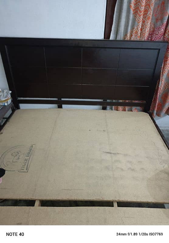 Used King Size bed with Spring Mattress 0