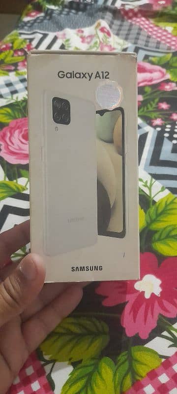 Samsung A12 4gb / 128gb with original box. . 0