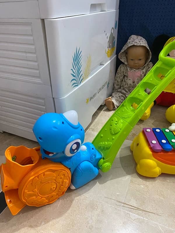 baby high chair and toys 4