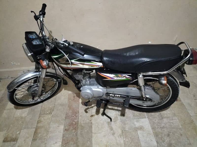 HONDA 125 2016 black Rahim yar Khan num 0