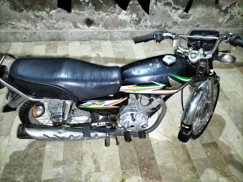 HONDA 125 2016 black Rahim yar Khan num 2