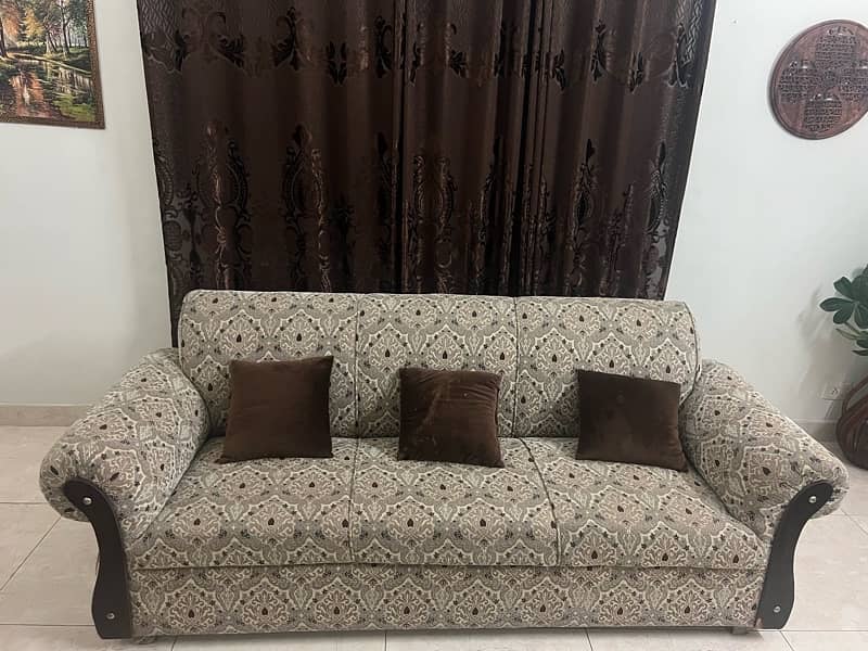 Complete Sofa Set with centre table 0