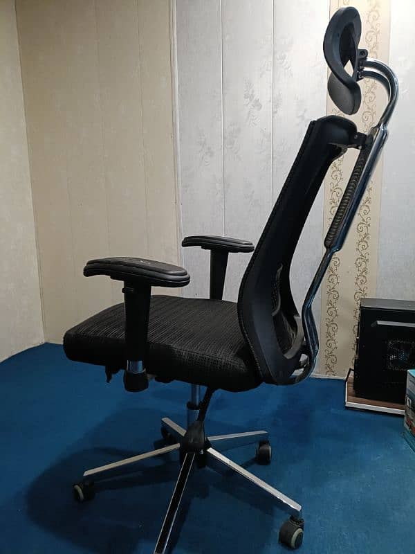 Used office chair 0