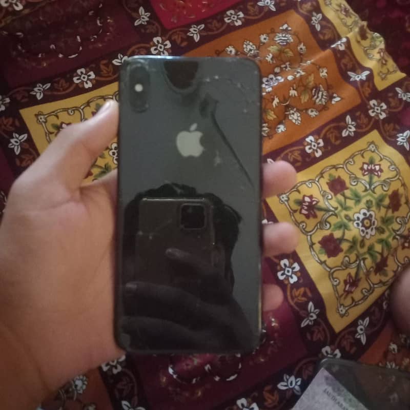 I phone XSMAX Non PTA 64 GB back broken front change 0