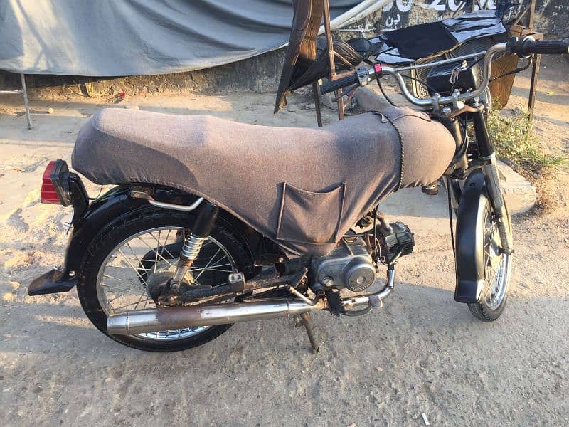 Honda CD70 4