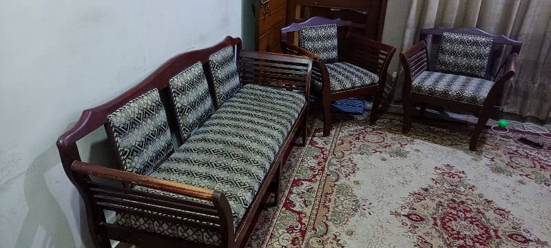 5 seatter Wooden Sofa 0