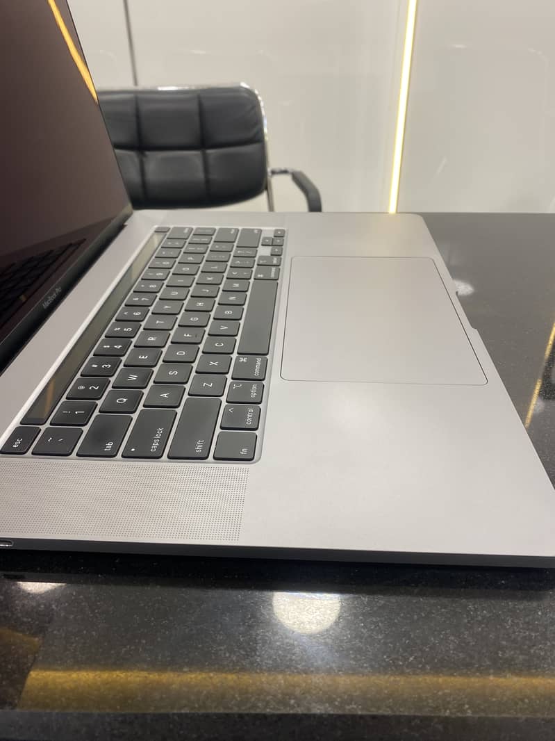 MACBOOK PRO 16INCH CORE I9 10/10 0