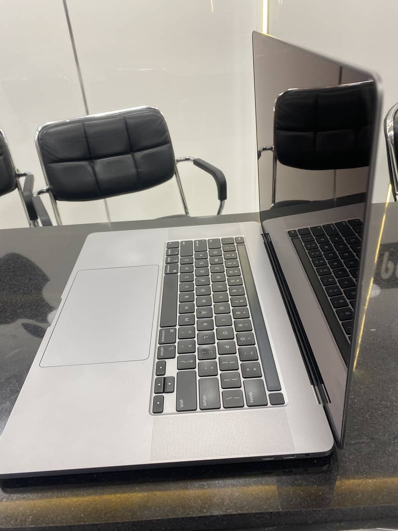 MACBOOK PRO 16INCH CORE I9 10/10 1