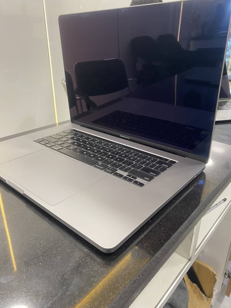 MACBOOK PRO 16INCH CORE I9 10/10 2