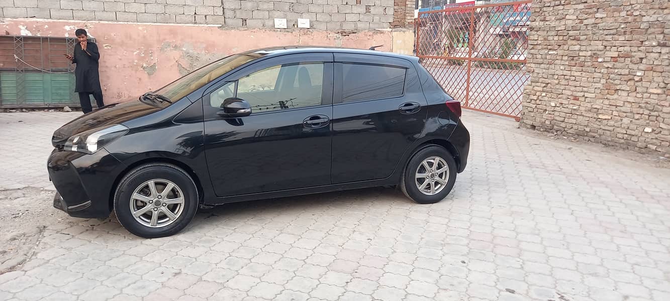 Toyota Vitz 2014 model 2017 register 3