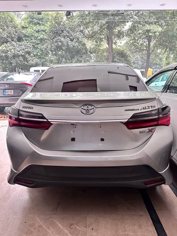 Toyota Corolla ALTIS 1.6 ALREADY BANK LEASED 7