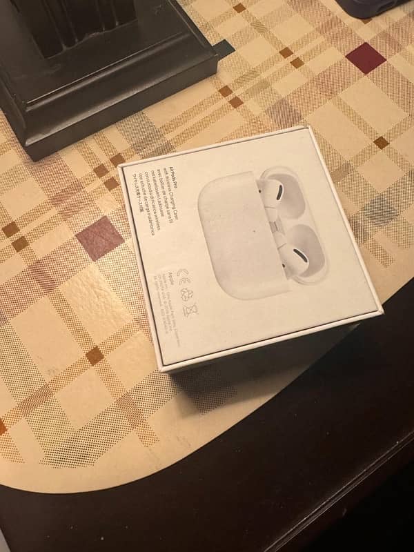 Airpods pro 10/10 with box 1