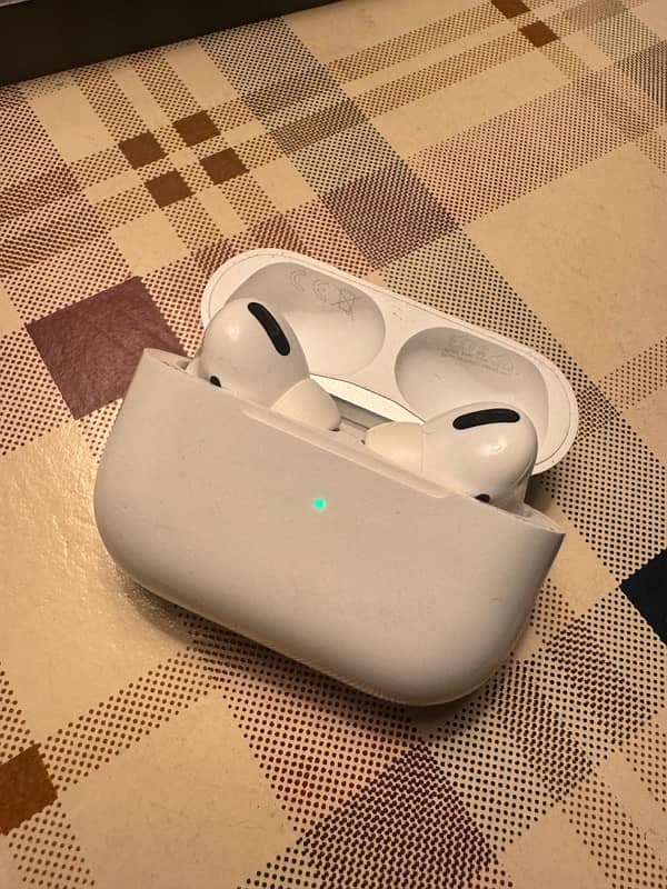 Airpods pro 10/10 with box 3